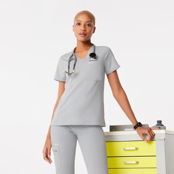 Figs Silver Arrows Catarina™ - One Pocket Extremes Scrub Top - Picture 1 of 6